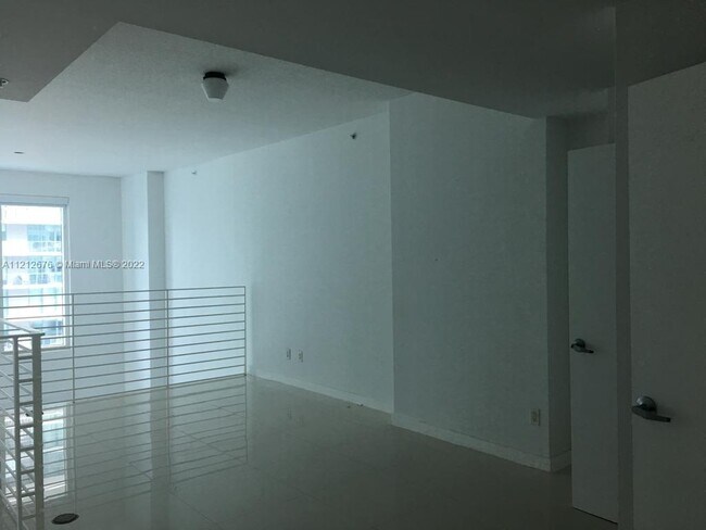 Foto del edificio - 60 SW 13th St