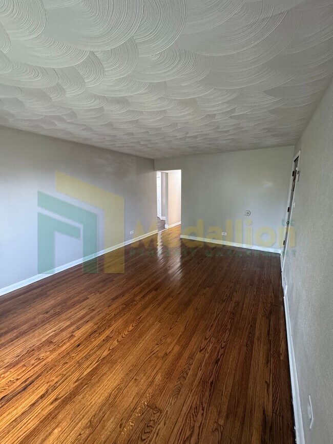 Building Photo - Beautifully Updated 3-Bed Home on a Quiet ...
