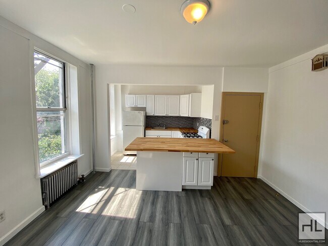 Building Photo - 19 Newel St