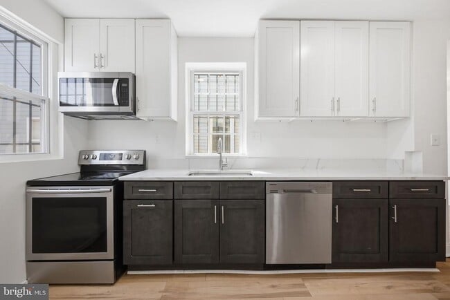 Building Photo - 924 Euclid St NW