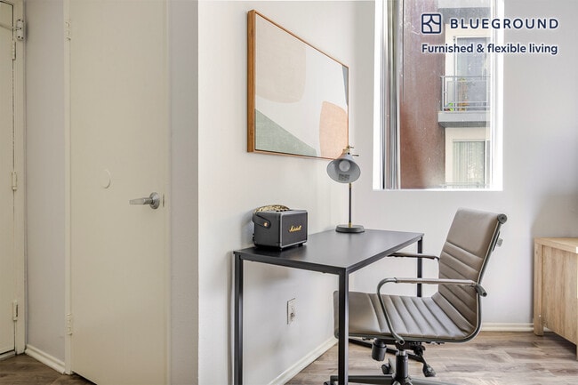 Foto del edificio - 1443 N Fuller Ave