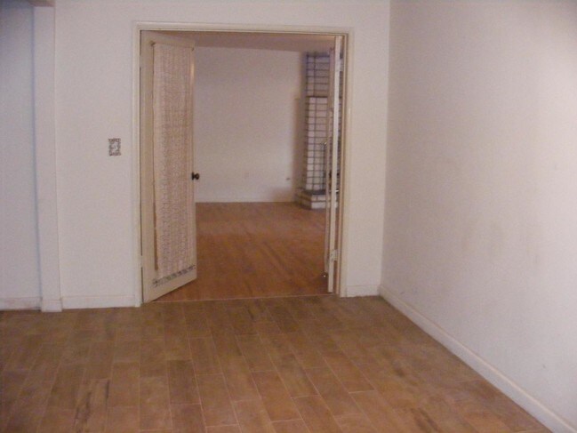 Entrada a la sala de bonificación - 15252 Devonshire St