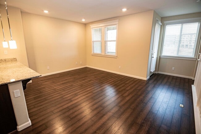 Building Photo - 1471 Mercado Way