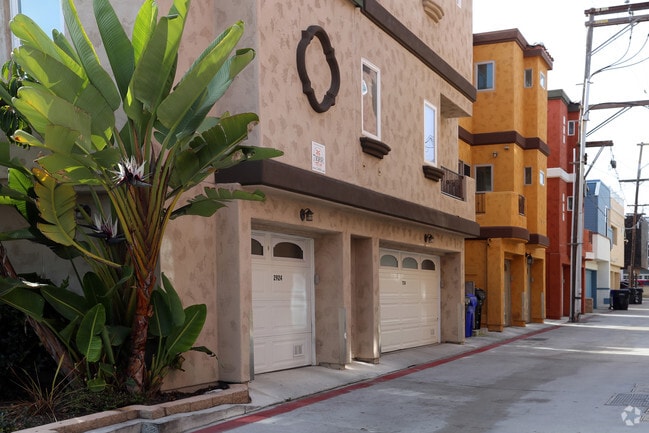 Building Photo - Castillos del Sur