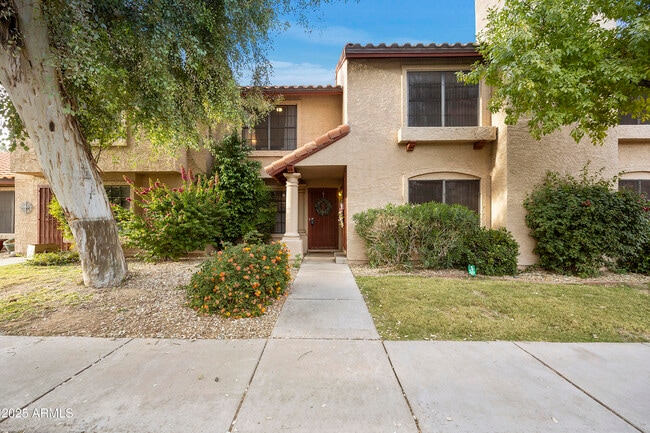 Building Photo - 4901 E Kelton Ln
