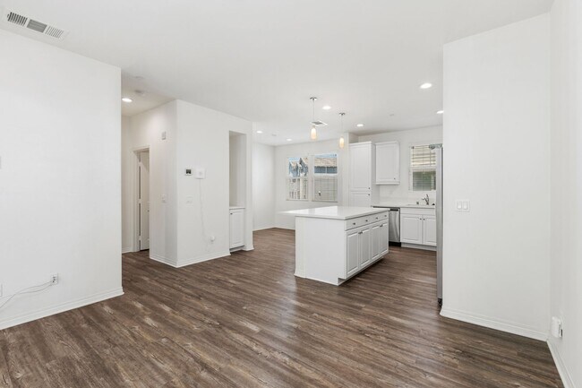 Building Photo - Available now! Beautiful 2 bedroom 2.5 bat...