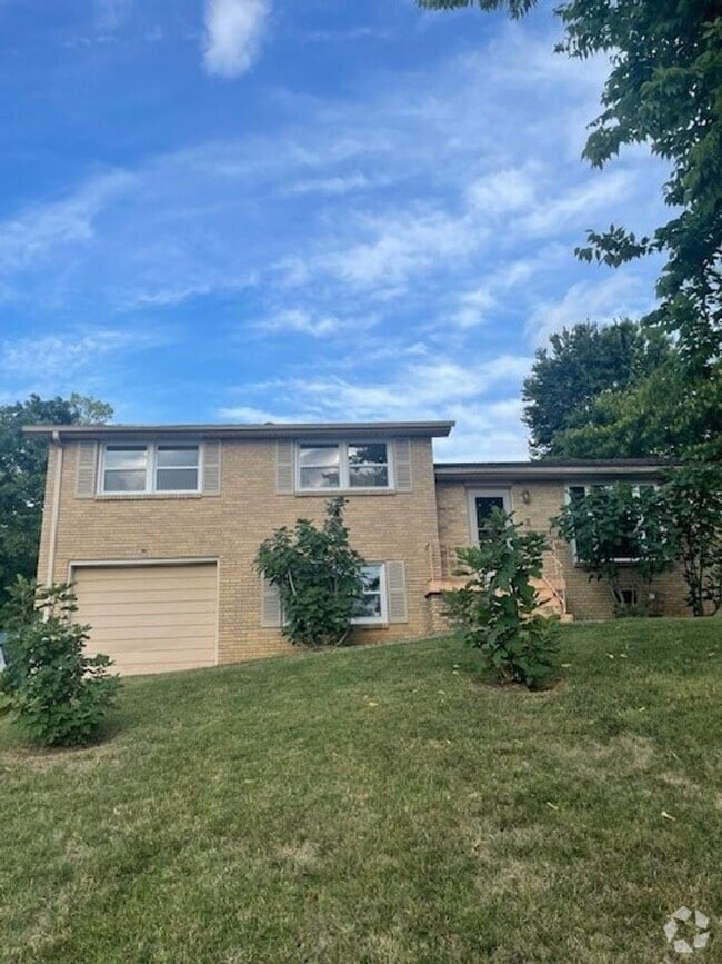 Building Photo - 606 Comet Dr