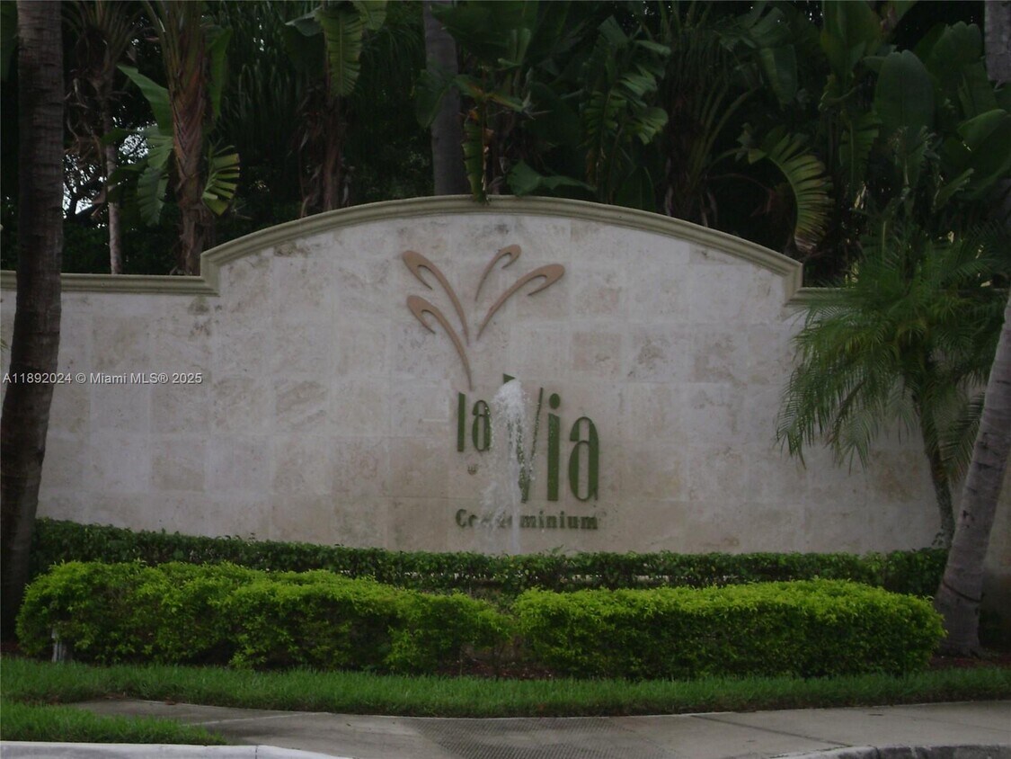 Foto principal - 9640 NW 2nd St