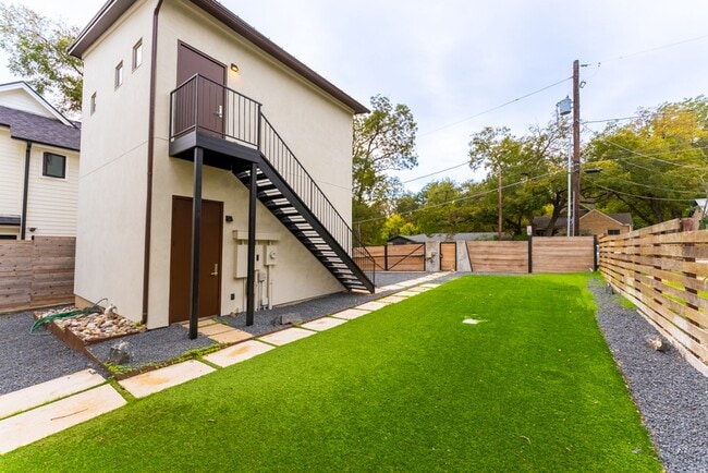 Building Photo - Gorgeous 4 bedroom, 5 bathroom House in Bouldin Creek!