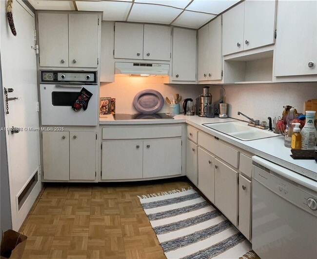 Building Photo - 400 Kings Point Dr