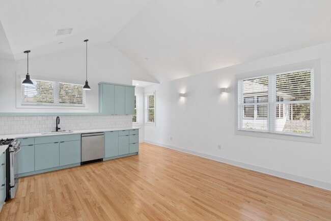 Building Photo - 4006 Avenue C