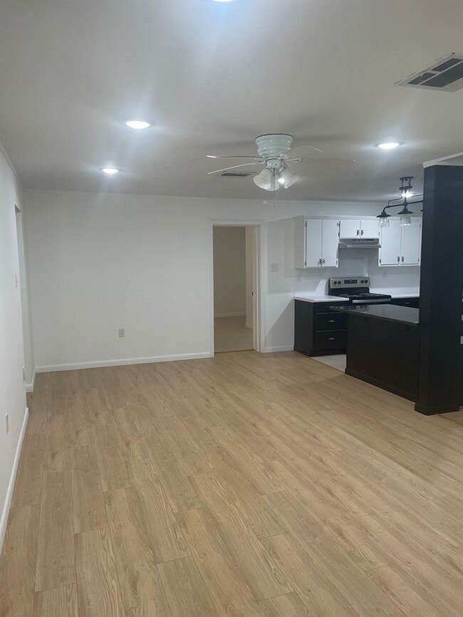 Open floor plan - 2310 Racine Dr