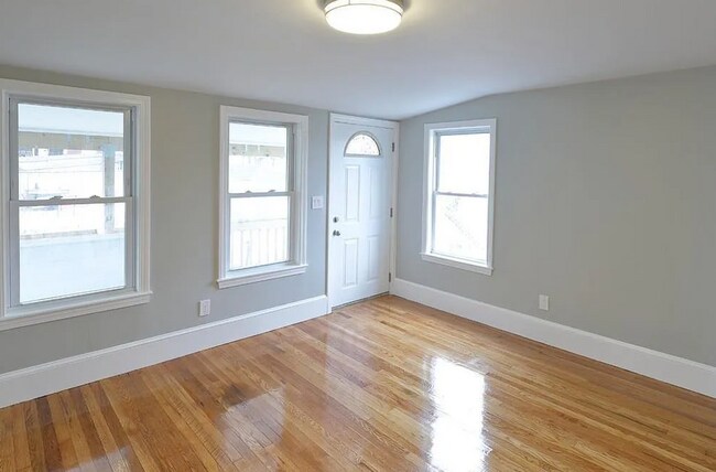 Building Photo - 163 Ferry St