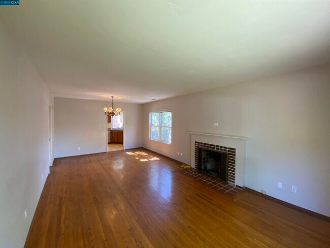 Building Photo - 3240 Hudson Ave