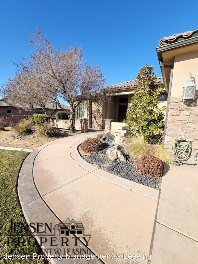 Foto del edificio - 4 br, 2.5 bath House - 634 West 1660 North