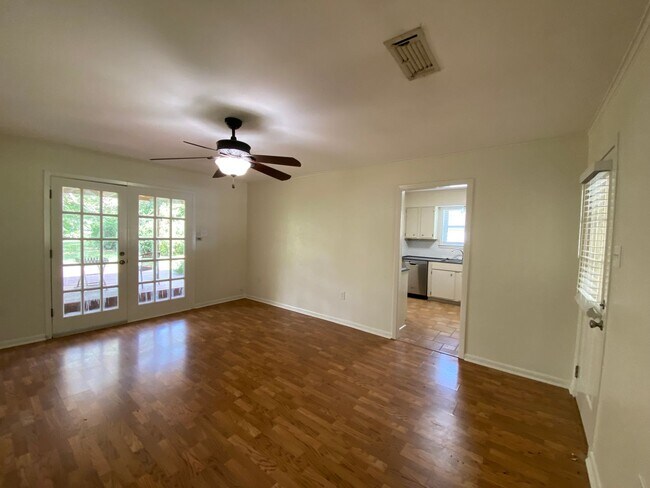 Foto del edificio - 619 Baird Dr