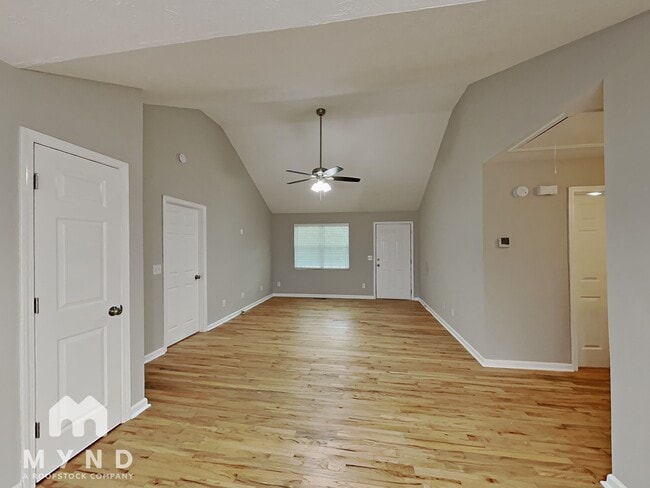 Building Photo - 62 Pinnacle Way