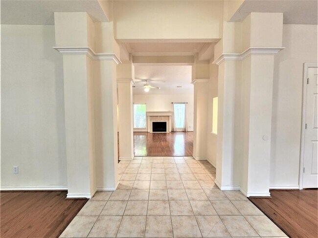 Building Photo - 10414 Hondo Hill Rd