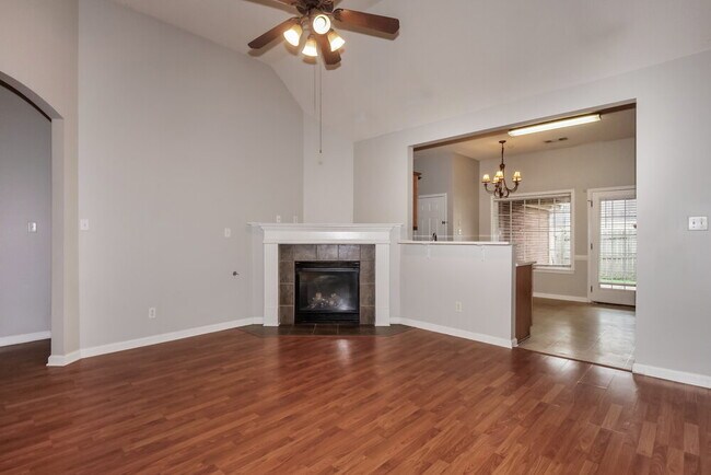 Foto del edificio - 10215 Morning Hill Dr