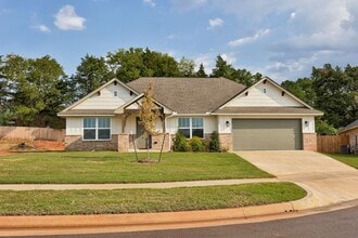 Building Photo - 1205 Magnolia Dr