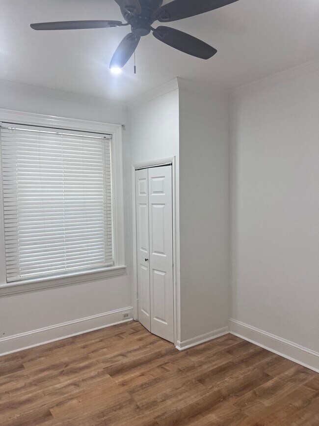 Foto del edificio - 320 Loney St