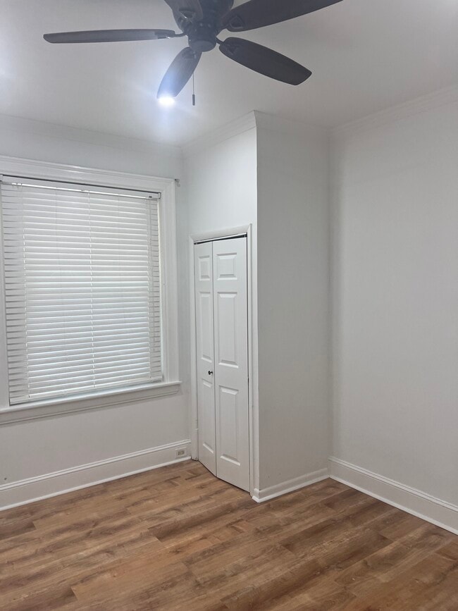 Building Photo - 320 Loney St