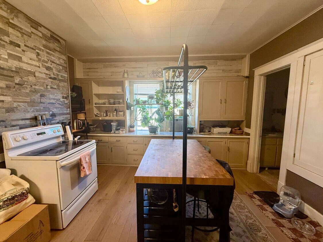 Foto principal - 707 E Thomas St