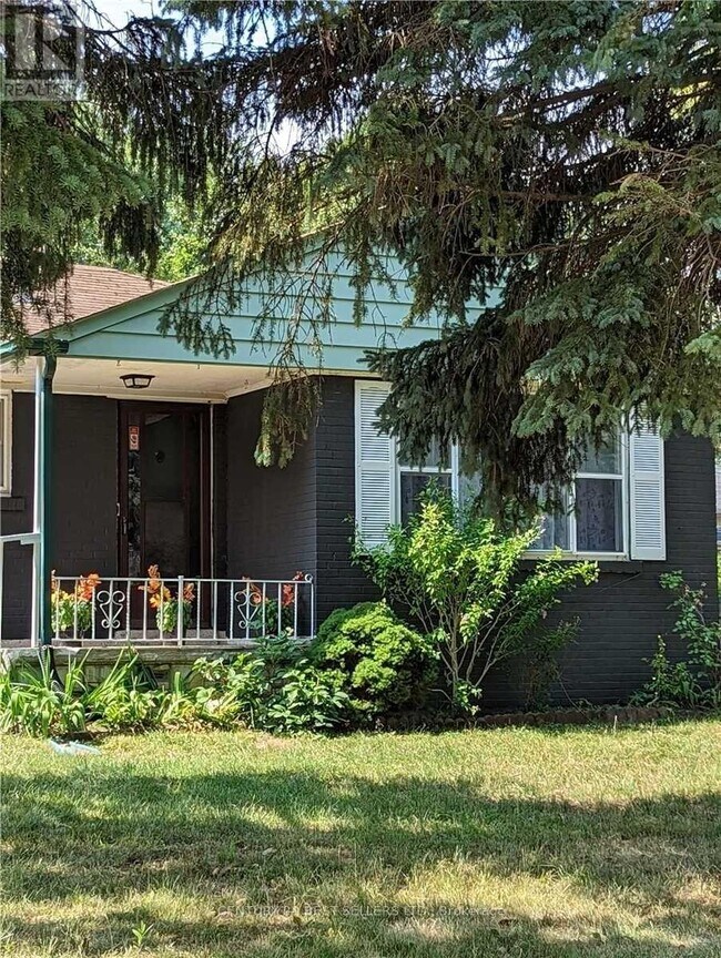 Photo du bâtiment - 320 Ashbury Rd