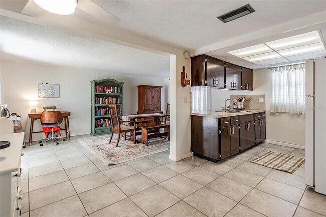 Building Photo - 7916 Yucca Dr