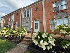 Building Photo - 1819 Wedgewood Ave
