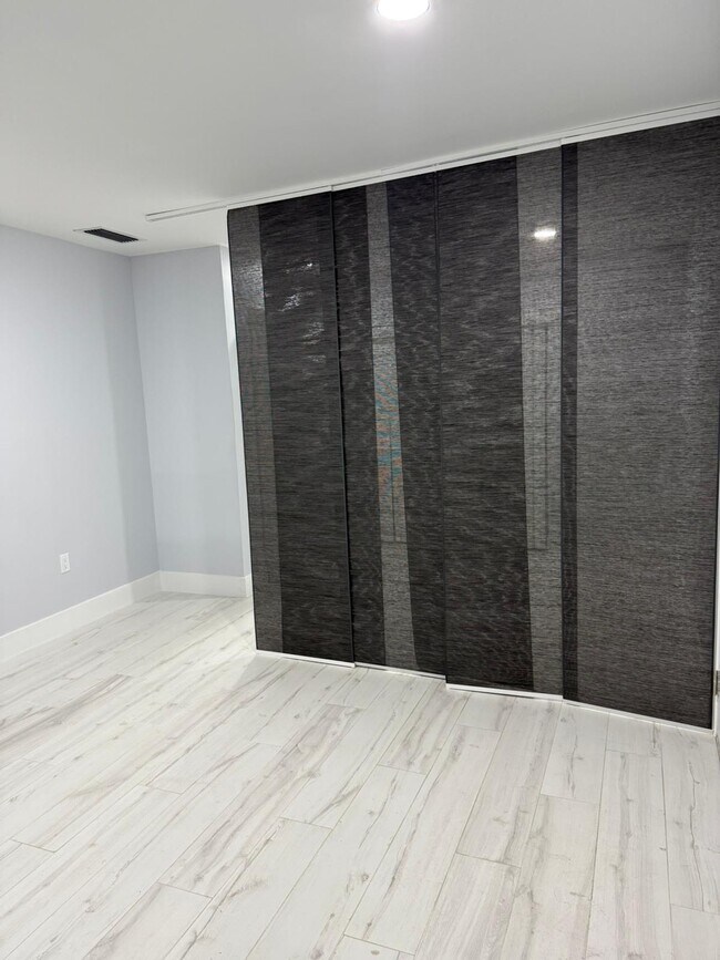 Foto del edificio - 8812 N Crescent Dr
