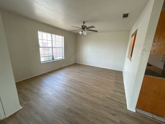 Building Photo - 909 McDaniel Circle, Killeen