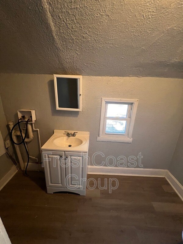 Foto del edificio - 3318 W 30th St