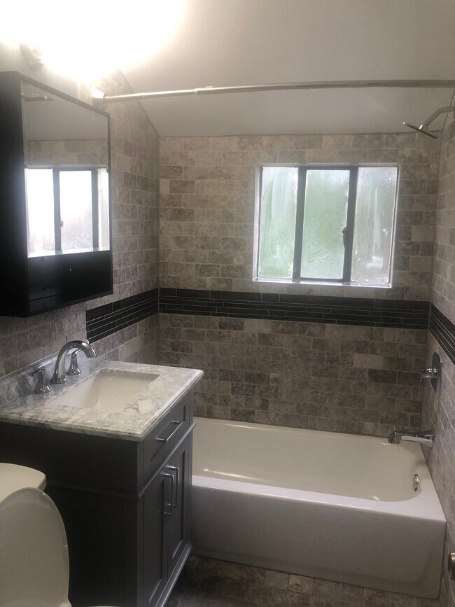 Main Bathroom - 5108 Hayes St NE