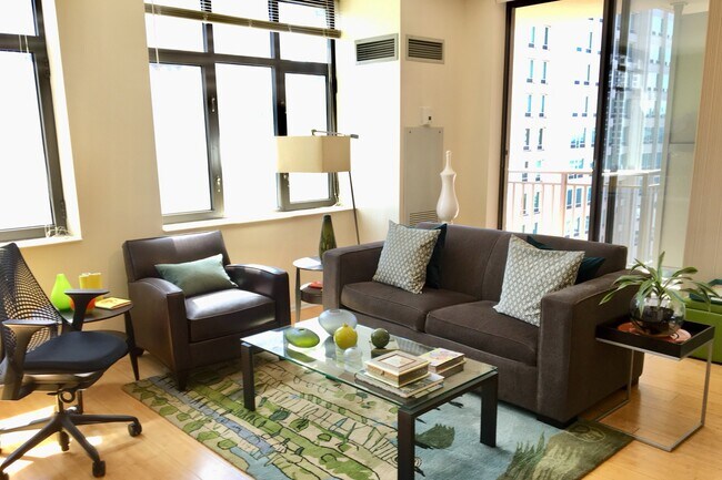 Foto del edificio - 630 N State St