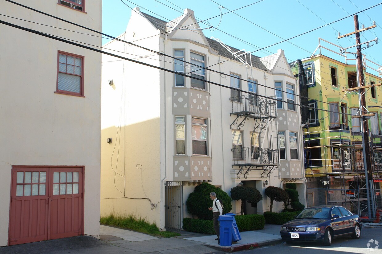 Building Photo - 2120 Delaware St