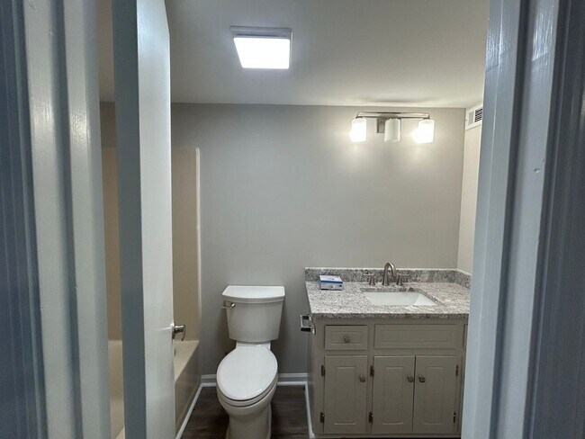 Building Photo - 542 Greentree Terrace