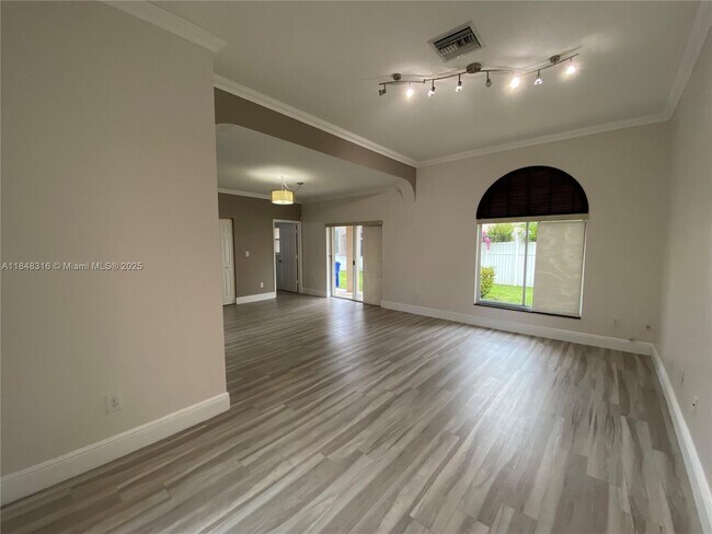 Building Photo - 562 NW 130th Ave