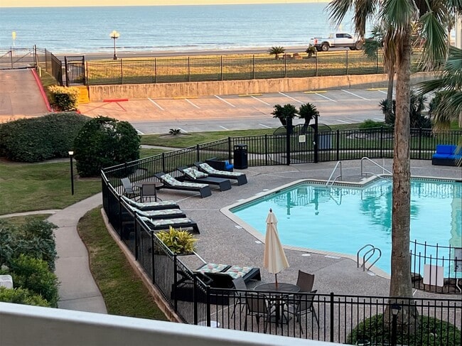 Building Photo - 6300 Seawall Blvd