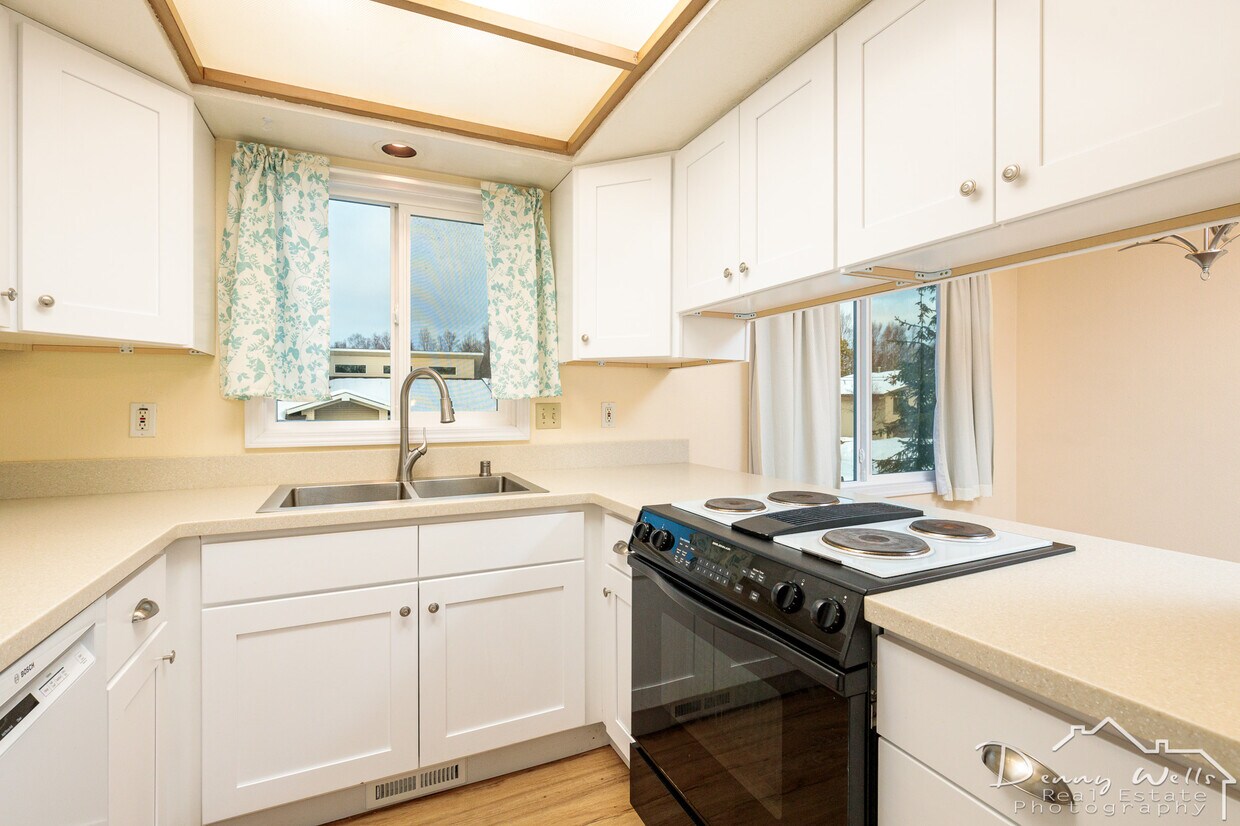 Kitchen - 4810 Topaz Ave
