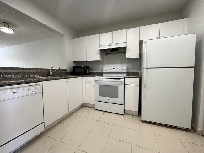 Foto del edificio - 8900 Collins Ave