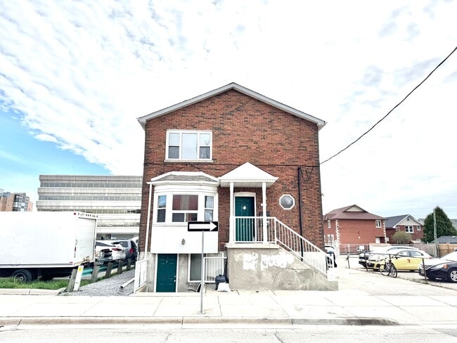 Building Photo - Clean & Quiet Apartment (1 Bed, 1 Bath)