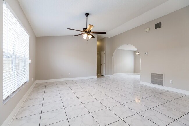 Building Photo - 1304 Daniels Cove Dr