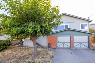 Building Photo - 16669 Selby Dr