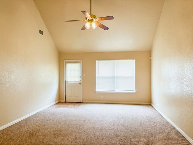 Foto del edificio - Beautiful 3 Bedroom Home Near Brooks City Base in South San Antonio