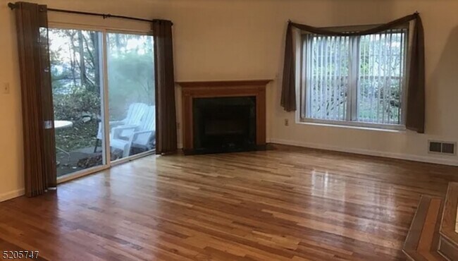 Foto del edificio - 35 Maple Ln