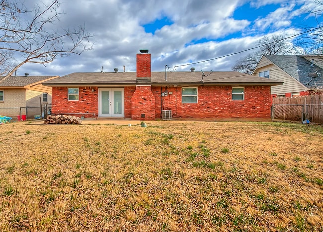 Building Photo - 332 Collier Dr
