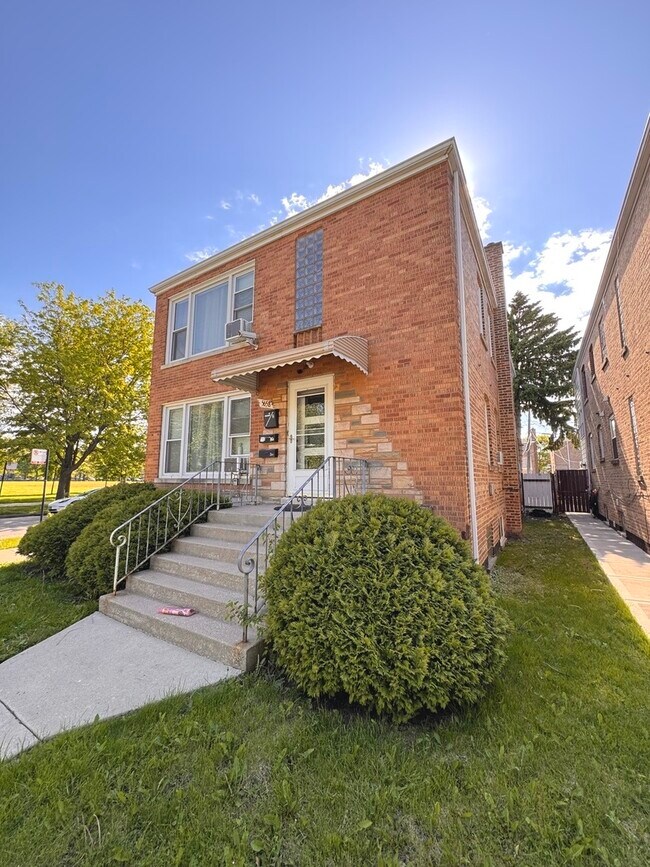 Building Photo - 5658 S Kolin Ave