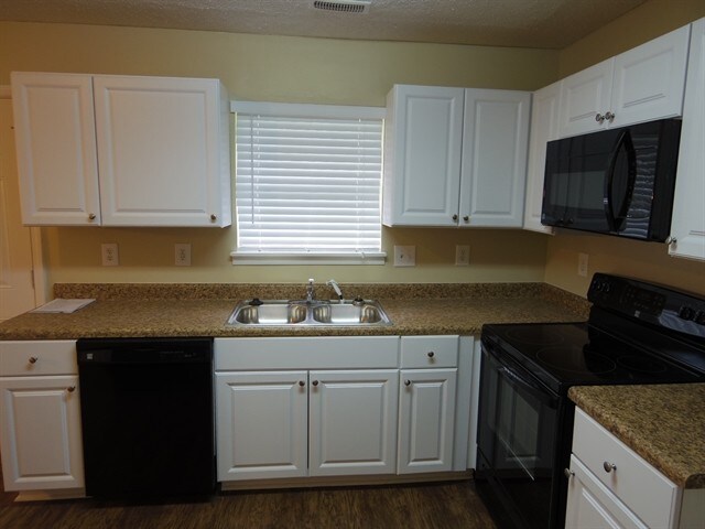 Foto del edificio - 6022 Gallant Ln