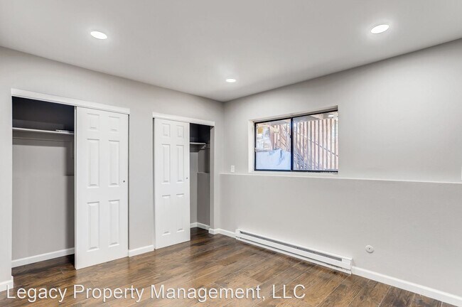 Building Photo - 4 br, 1.5 bath House - 995 Sir Galahad Drive